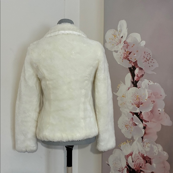 Smart Set White Teddy Jacket - Picture 2 of 4